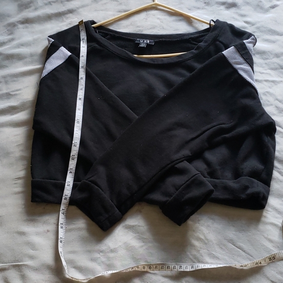 U 2 B top - Picture 3 of 4